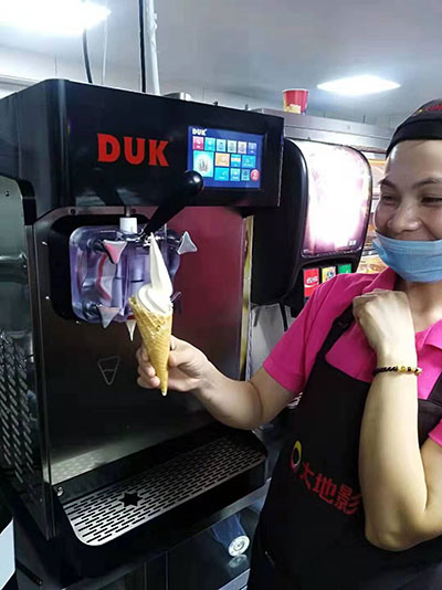 英迪尔全自动冰激凌机的被商家广泛应用